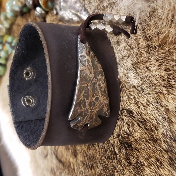 Leather Arrowhead Bracelet 😍 - Picture 2 of 8